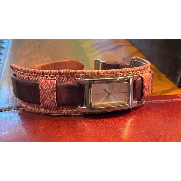 Women's 17mm Silver Tone Guess Watch, 24mm Strap - Picture 3 of 4